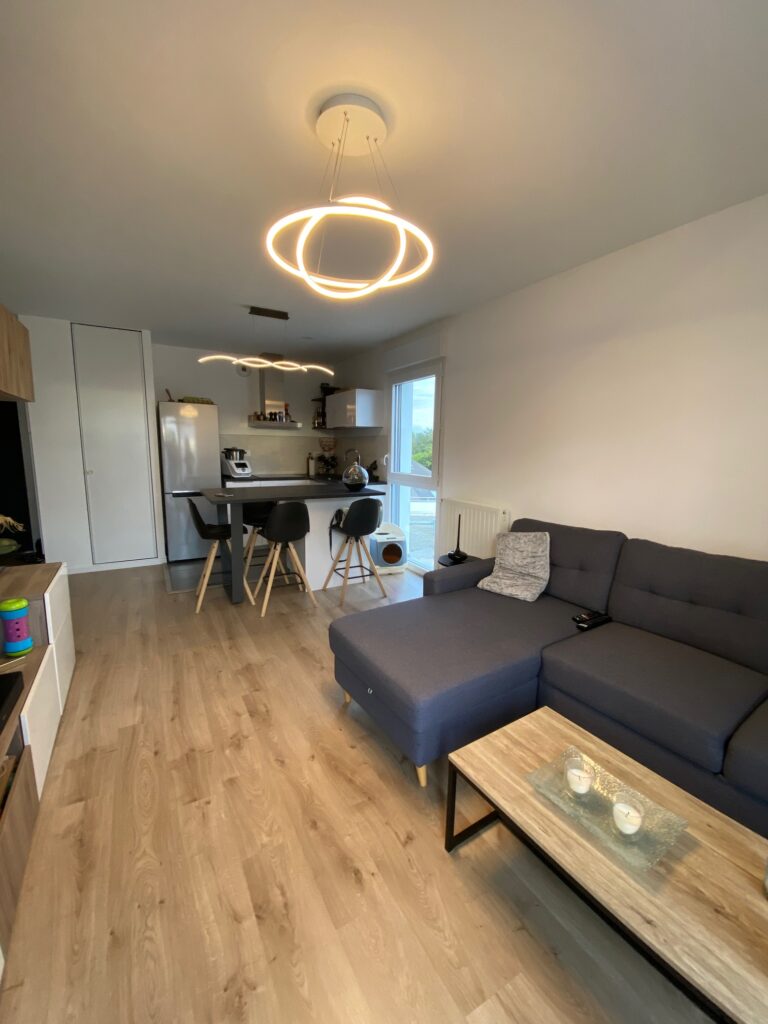 VERN SUR SEICHE – Très bel appartement Type 2 avec Balcon et Garage