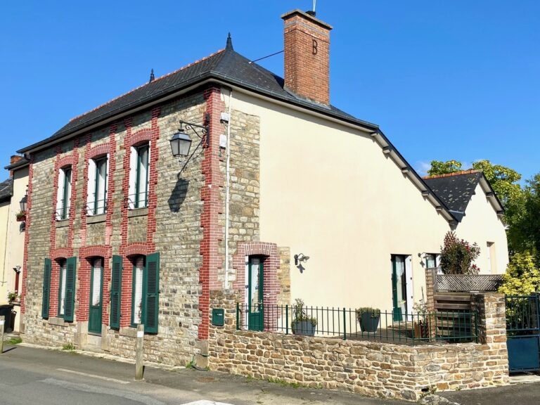 SAINT SULPICE LA FORÊT – Maison de Bourg
